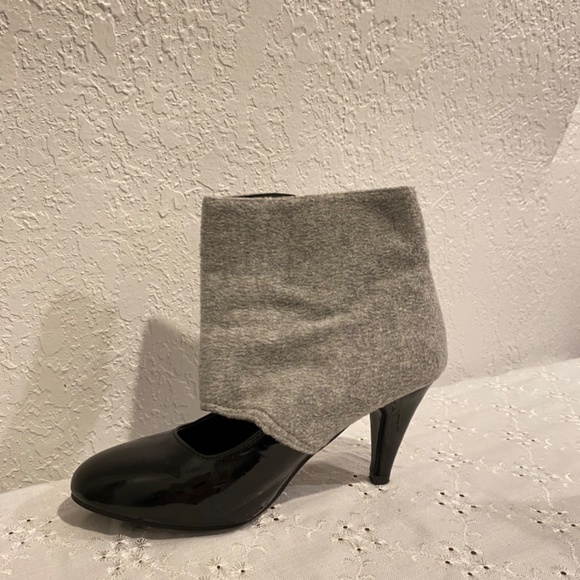 Boots - Picture 6 of 9